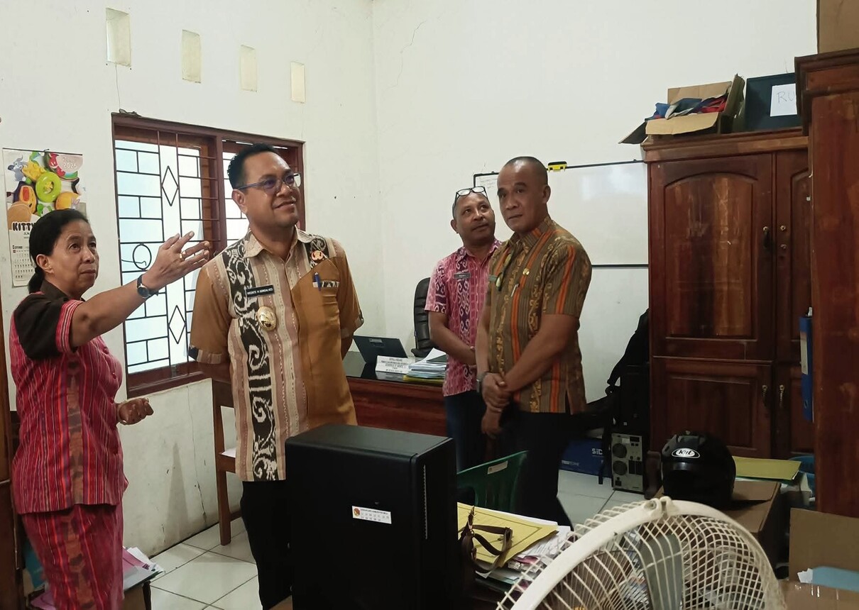 Sidak di Dukcapil Belu, Wabup Vicente Tegaskan Tidak Melayani Calo dan Bebas Pungli