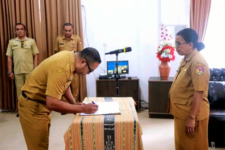 Penjabat Sekda Belu Pimpin Serah Terima Jabatan Camat Raimanuk