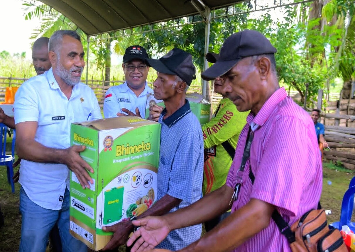 Petani Belu Apresiasi Bantuan Hand Sprayer, Sebut Motivasi Tingkatkan Produktivitas