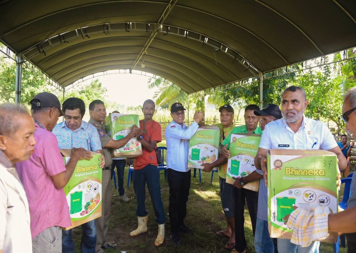 Petani Kenebibi Dapat Angin Segar, Bantuan Hand Sprayer dari Pemkab Belu