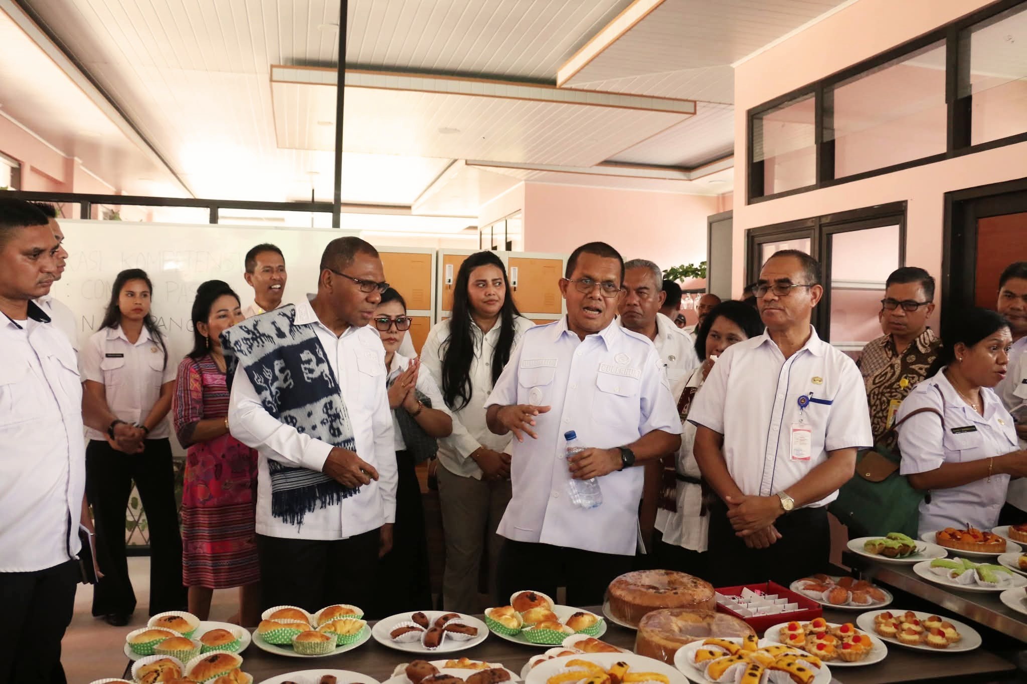 Kehadiran Dapur Flobamorata by OSOP di SMKN 3 Kupang menjadi tonggak penting dalam upaya mencetak lulusan yang mandiri.