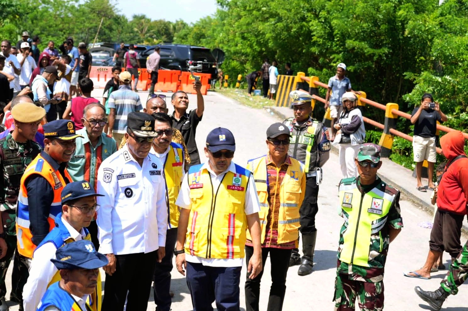 Wagub NTT Tinjau Jembatan Ambruk di Jalur Trans Timor, Pastikan Penanganan Darurat Segera Dilakukan