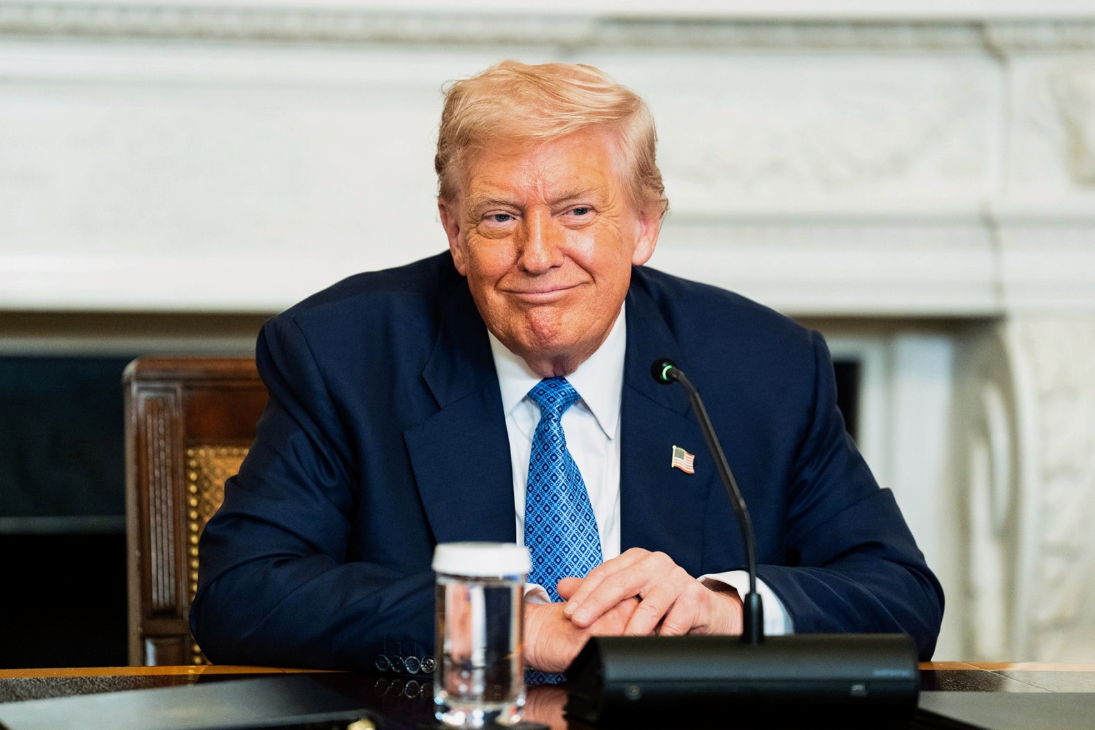 Kontradiksi Donald Trump: Klaim Negosiasi Damai di Tengah Pengerahan Masif Militer ke Iran