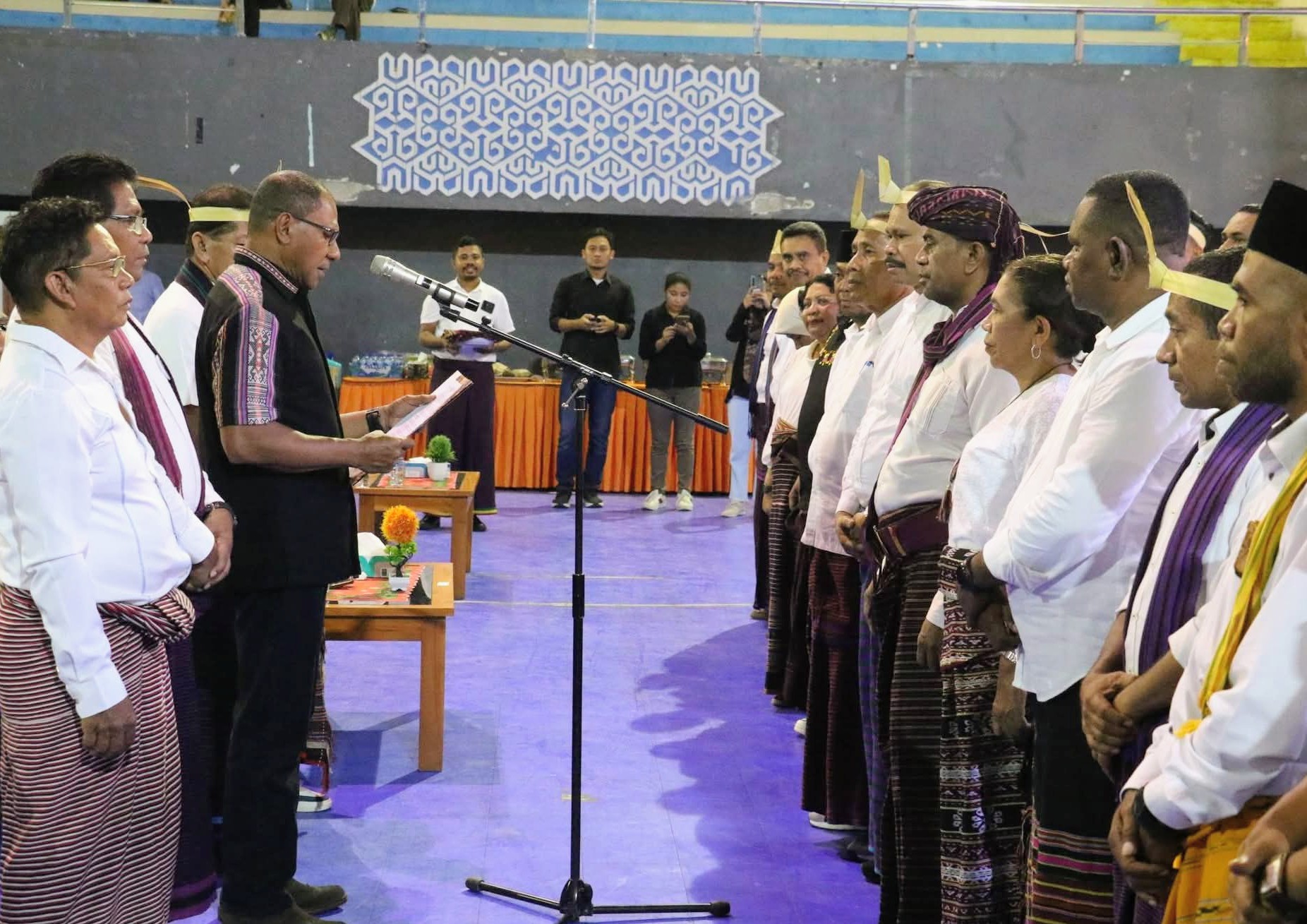 Johni Asadoma Lantik Pengurus KABELA Kupang, Tekankan Integrasi Adat dan Kemajuan Modern