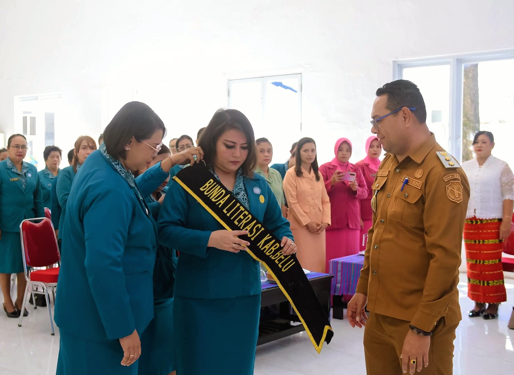 Wabup Belu Kukuhkan Lidwina Viviawaty Jadi Bunda Literasi, Tekan Pentingnya Budaya Baca di Era Digital