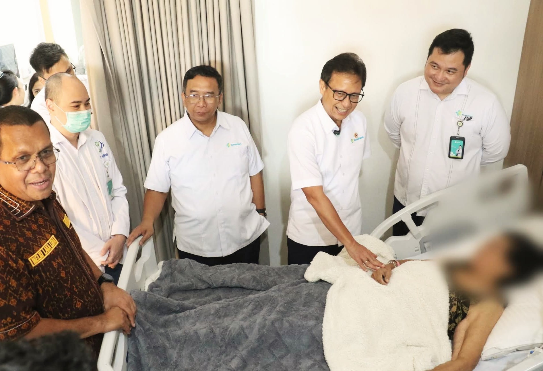 Canggih! Pasien Timor Leste Jalani Operasi Laser Batu Ginjal di RSUP dr Ben Mboi Kupang