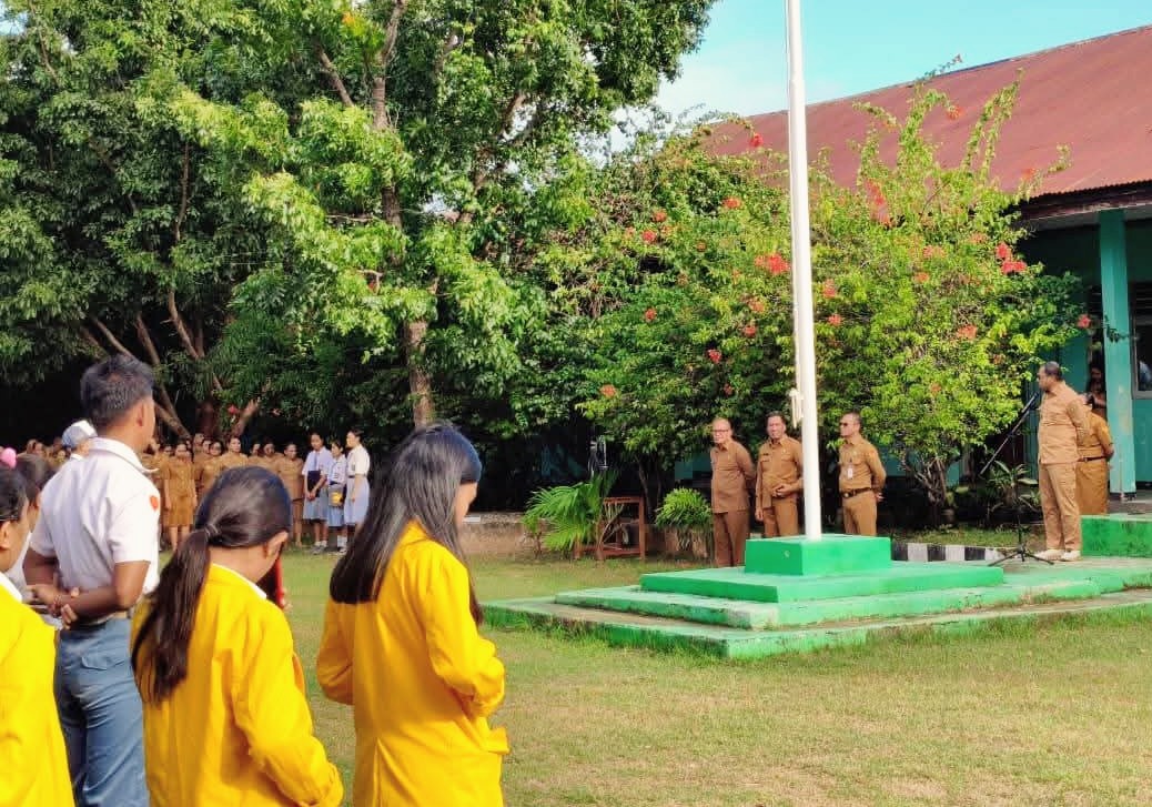 Pesan Wagub NTT ke Siswa: Kuasai Bahasa Inggris, Rajin Membaca, dan Jangan 'Main' HP di Kelas 