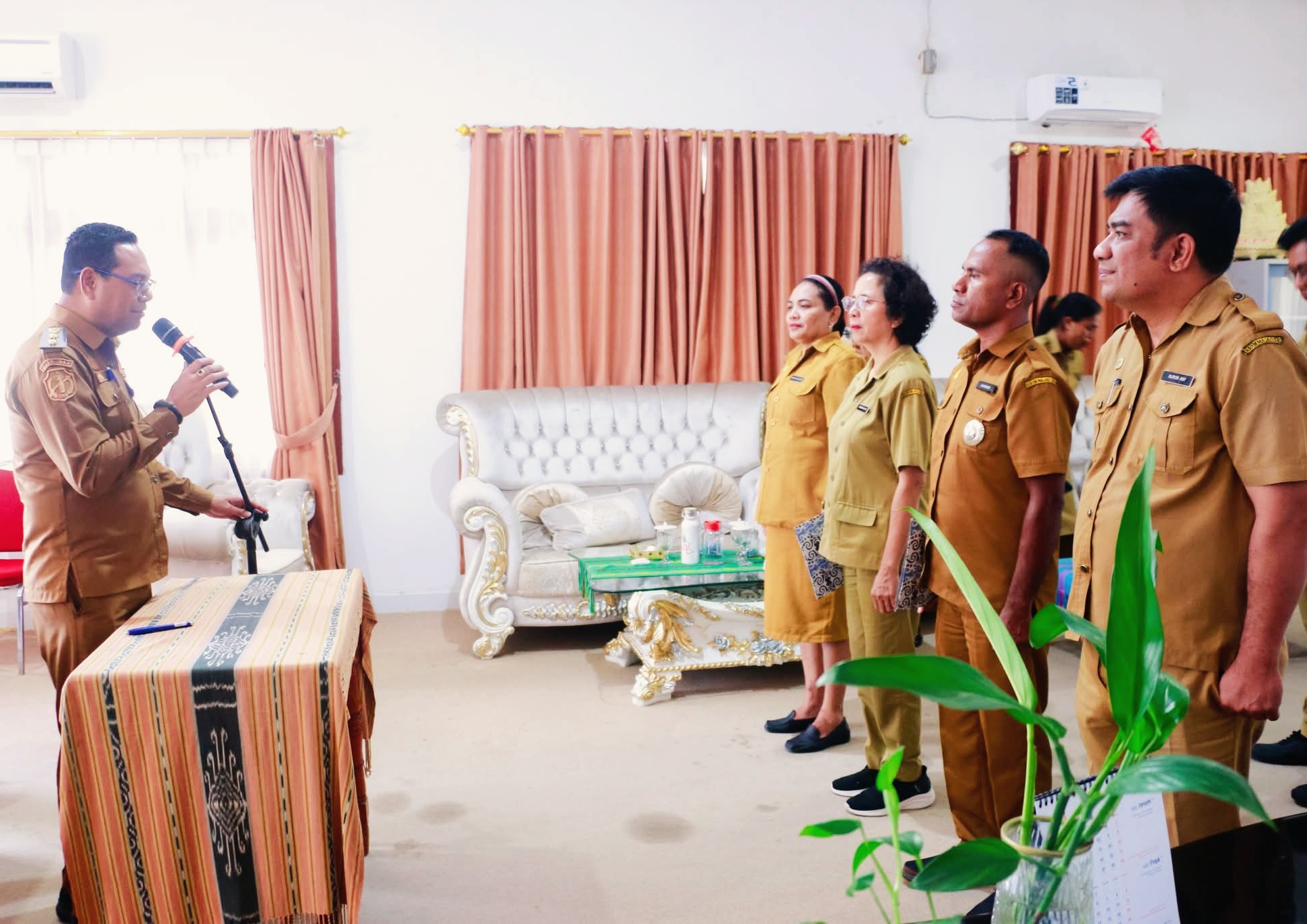 Wabup Belu Pimpin Sertijab Camat dan Kabag Hukum: Jabatan Itu Amanah untuk Melayani Rakyat