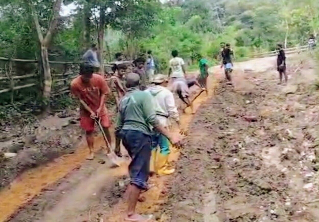 Keluhkan Kerusakan Jalan Parah di Desa Naku, Warga TTU Desak Pemerintah Daerah Hentikan Pencitraan