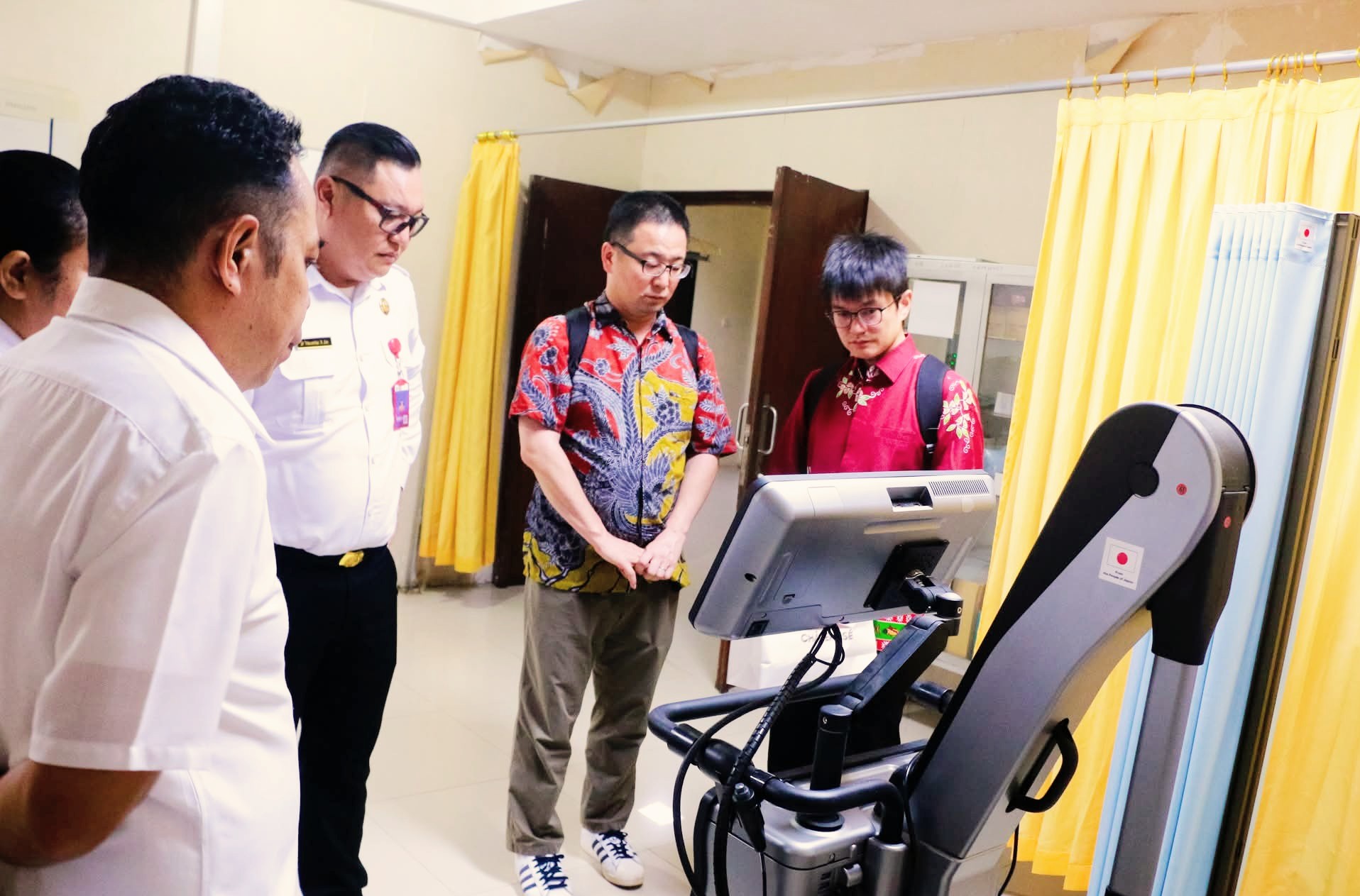 Diplomat Jepang Tinjau Dampak Bantuan Medis di Rumah Sakit Perbatasan Indonesia