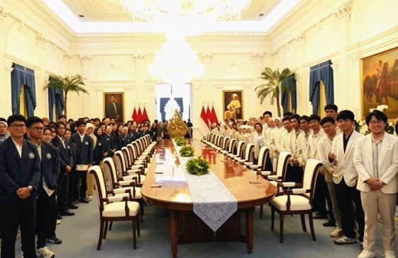 Pintu Istana yang Terbuka bagi Mahasiswa: Cerita UGM dan Universitas Budi Luhur Menengok Isi Cagar Budaya