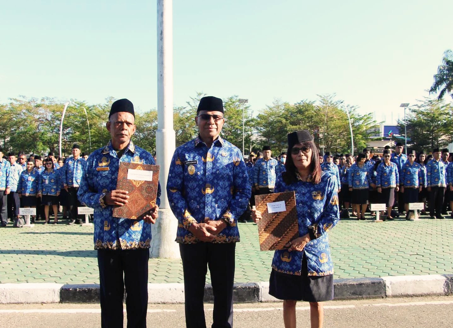 Wagub Johni Asadoma Pimpin Upacara Hari Kesadaran Nasional: Serahkan SK Pensiun PNS Lingkup Pemprov NTT