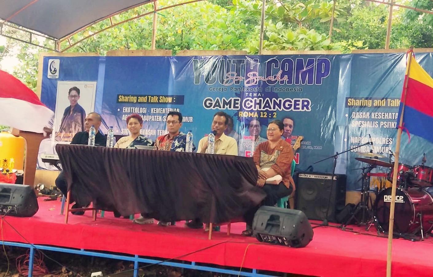 Direktur Jenderal Pelayanan dan Kepatuhan HAM, Munafrizal Manan, Komisioner KPAI, Dian S dan Sekda Sumba Timur, Umbu Ngadu Ndamu , menghadiri dan mensosialisasikan pencegahan TPPO dan TPKS di kegiatan YouthCamp se-Sumba