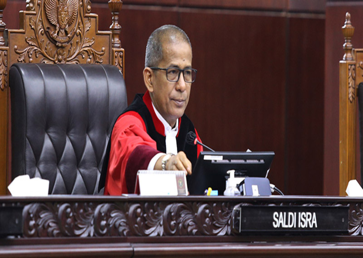 Hakim MK Saldi Isran Cecar Ahli DPR Terkait Komparasi Anggaran Makan Gratis dengan Eropa